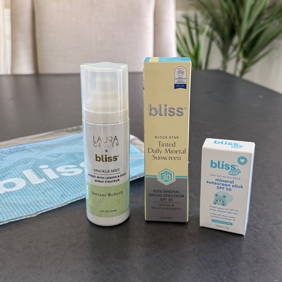 NEW Bliss Beach Day SPF Kit Mist Sunscreen + Stick Set - Picture 1 of 3